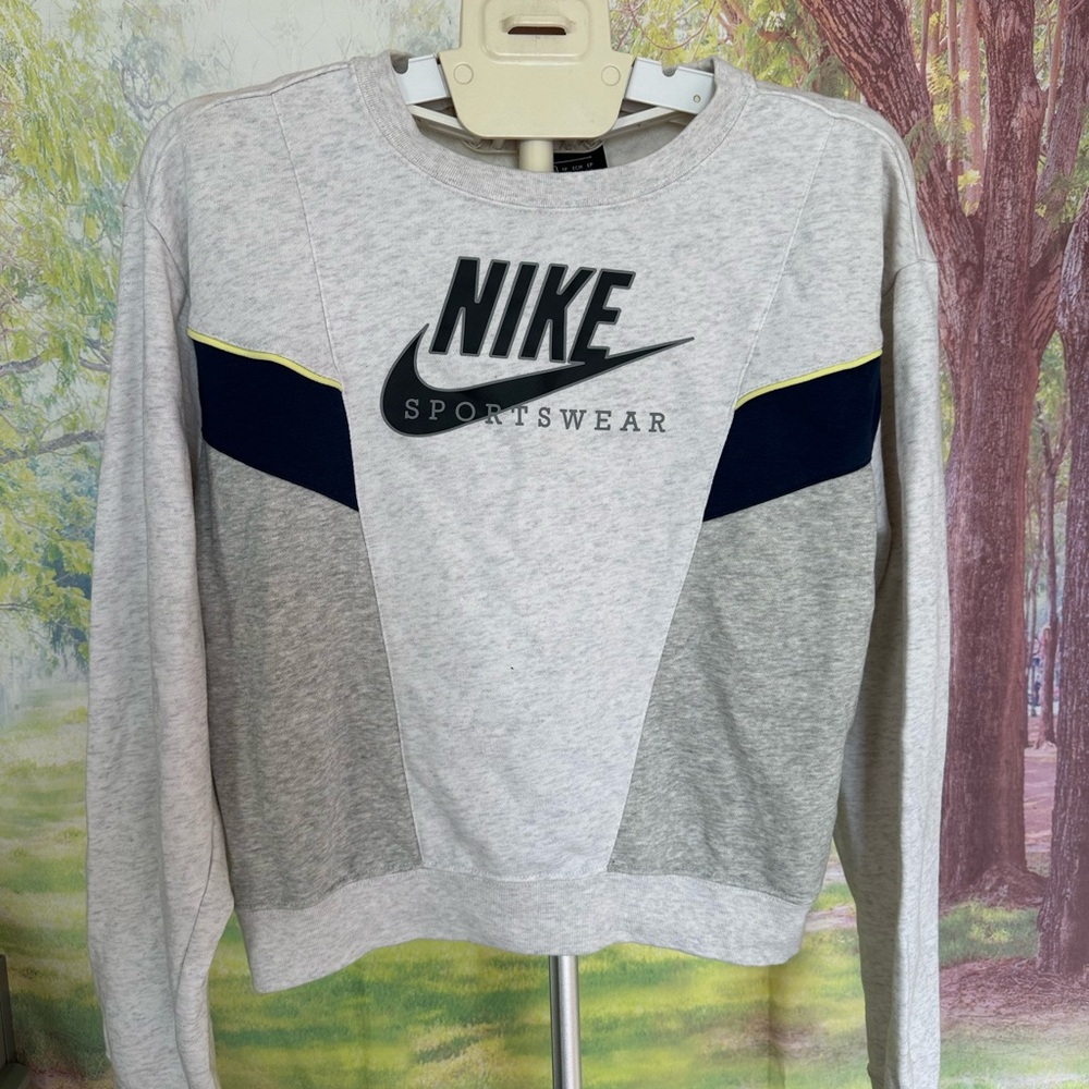 Nike Women's Gray Heritage Sportswear Sweatshirt